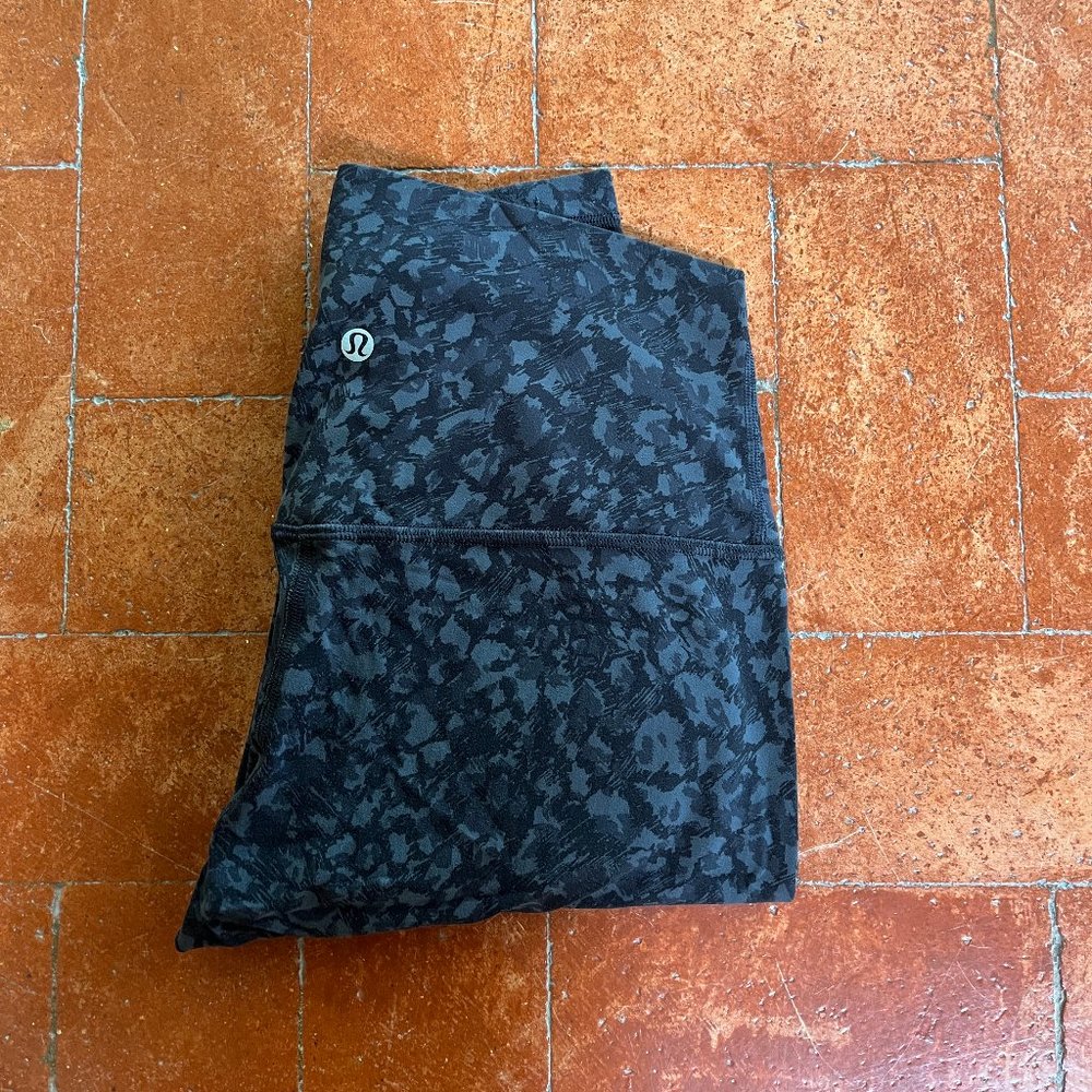 Lululemon Align High Rise Leggings - Size 6 - Camouflage